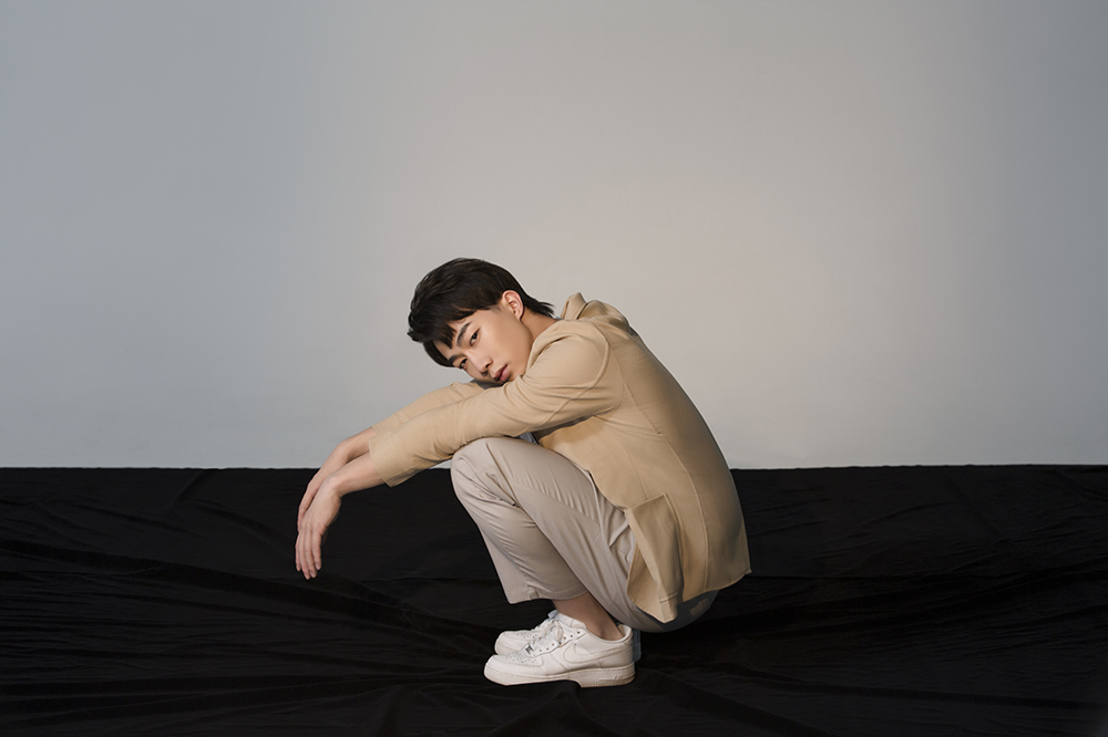 李东山复古英伦风写真 清爽简约彰显型男魅力