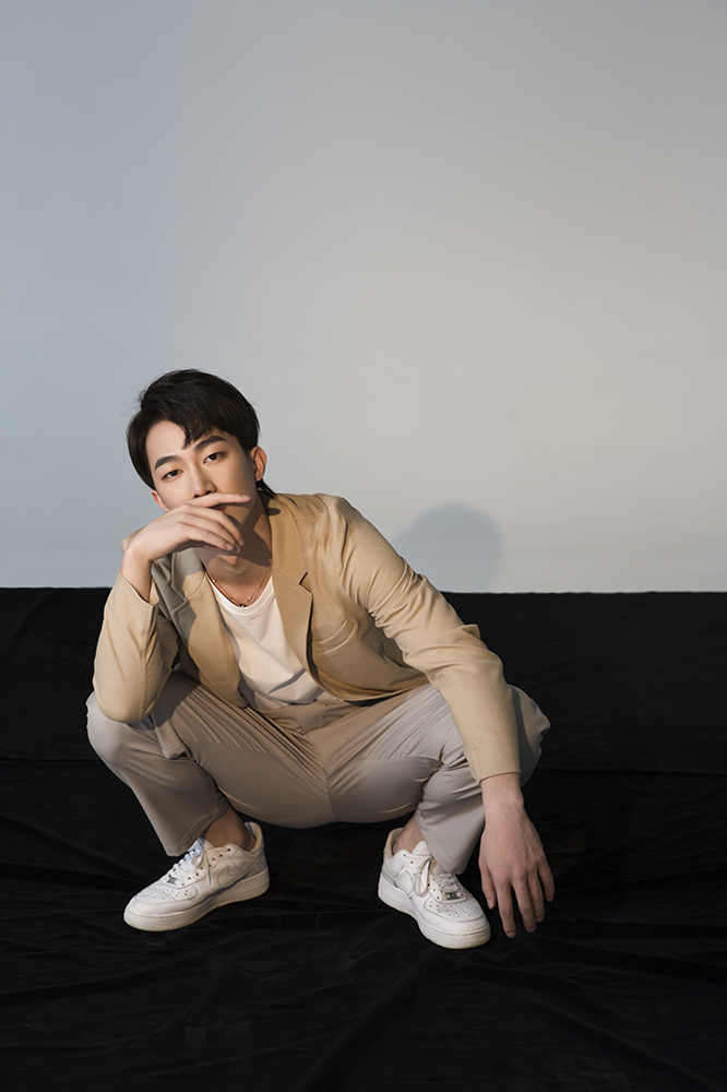 李东山复古英伦风写真 清爽简约彰显型男魅力