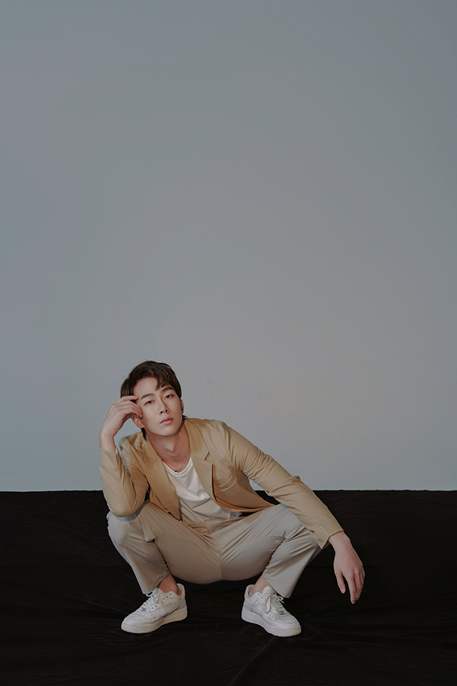 李东山复古英伦风写真 清爽简约彰显型男魅力