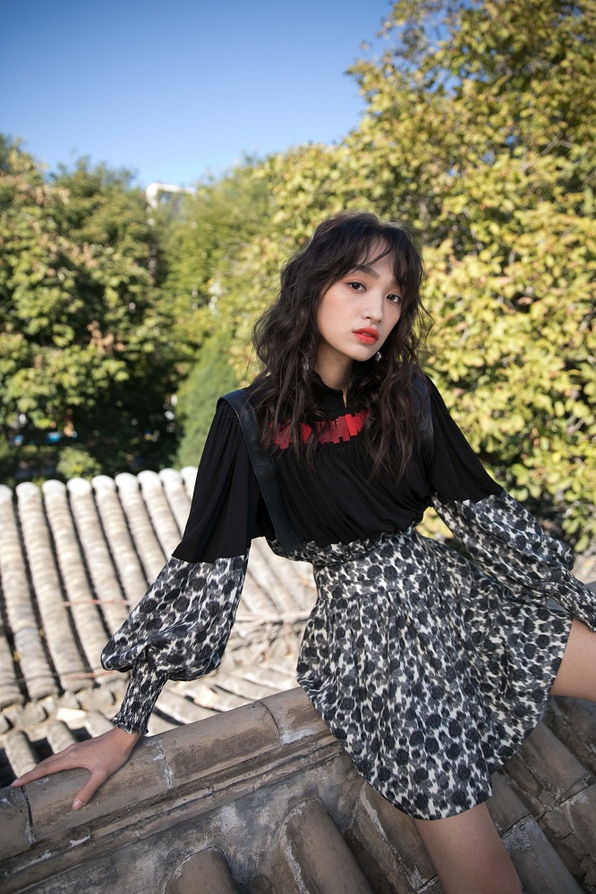 新人演员索朗美淇写真曝光 《唐探》女孩独特气质又飒又a__财经头条