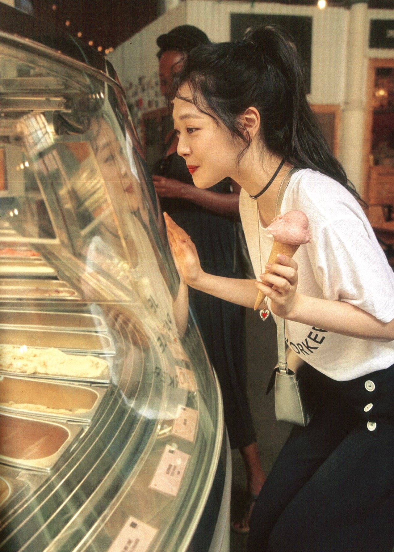 南韩水蜜桃崔雪莉最新写真,每一张都是元气满满,甜度爆表啊