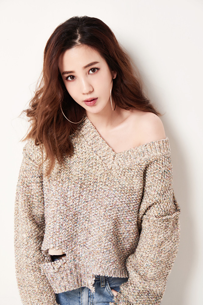 爱雅录制新节目谈北漂生活母亲落泪