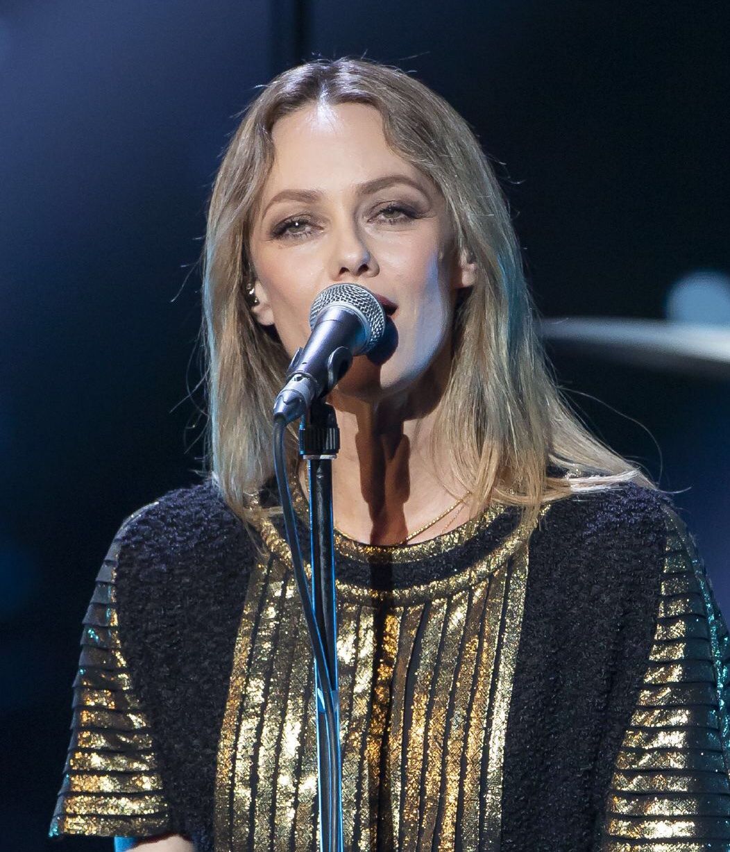 vanessa paradis凡妮莎·帕拉迪斯近期表演图,46岁依然光彩照人,岁月