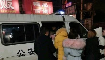 西安一城中村内“站街女”大白天公开揽客!村民我们都是绕道走|站街女|大白天|城中村|女子|村民_新浪新闻