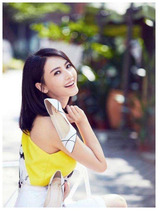 优雅矜持女神高圆圆身材曼妙肤白貌美大长腿气质出众微笑甜美