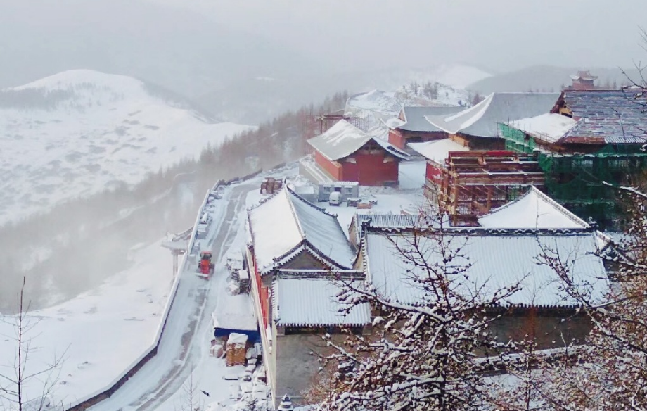 春日雪景佛国圣地五台山三月飘雪唯美至极