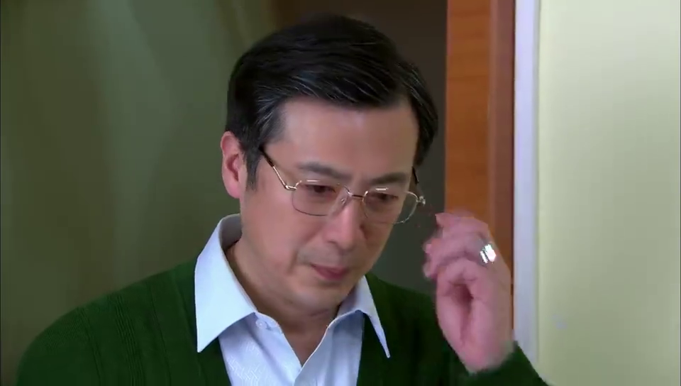 因为爱情有奇缘:徐德辉给正丽看唱片,两人要庆祝,正丽感觉恶心