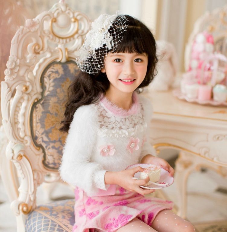 裴佳欣穿上白色的公主裙,美得像是从童话里走出来的公主!