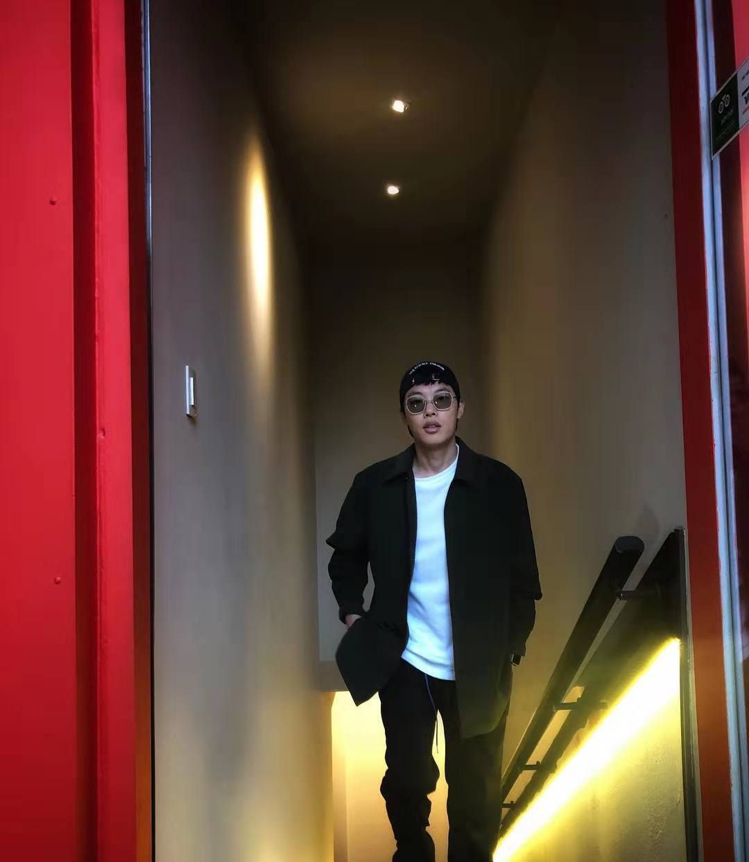 柳俊烈ins生活照私服堪称直男穿搭典范有型又帅气