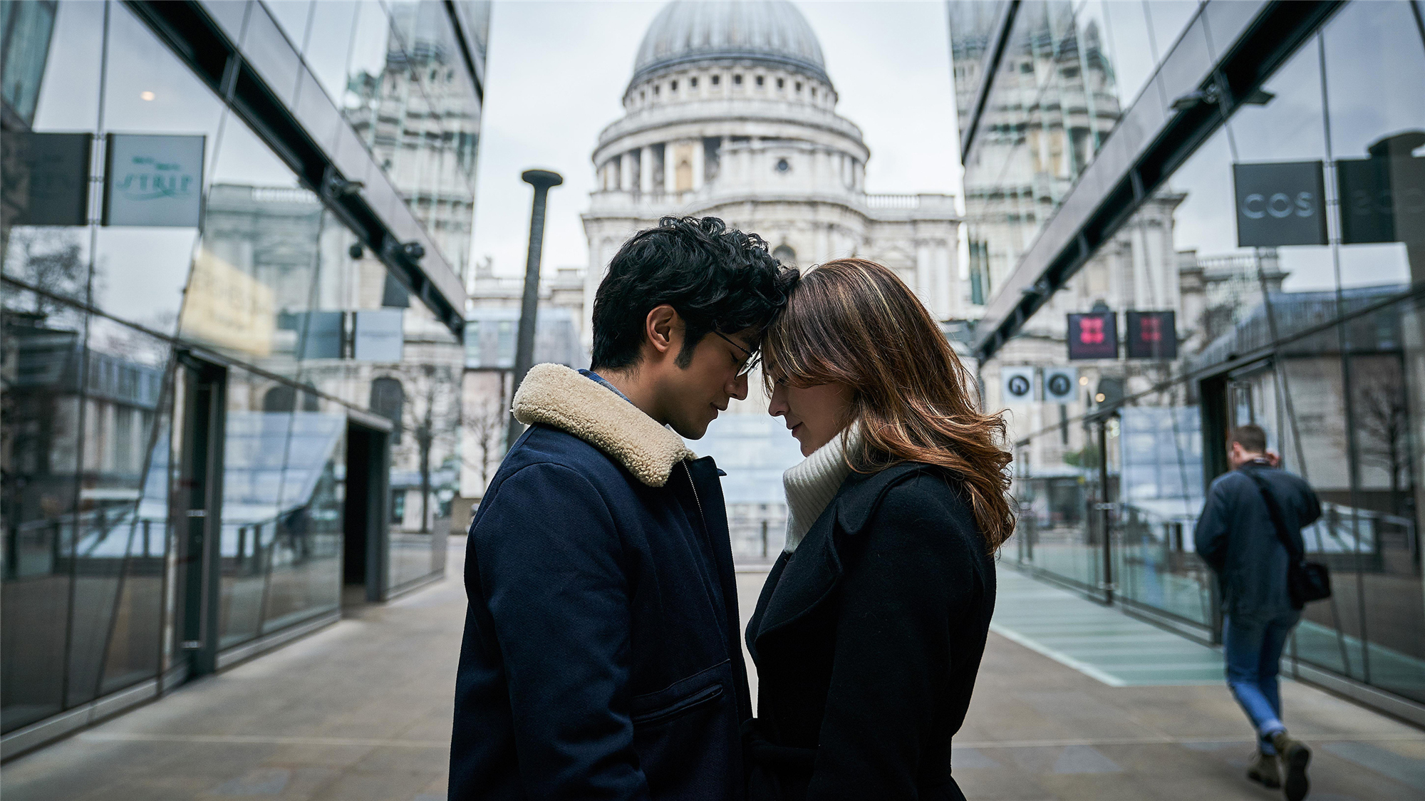 合法伴侣获上影节双提名全新题材聚焦伦漂兄弟啼笑生活