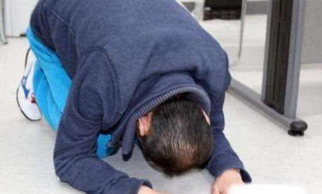 孕妻一天网购8万,丈夫狠踹妻子,妻子拿出购物单,丈夫长跪不起