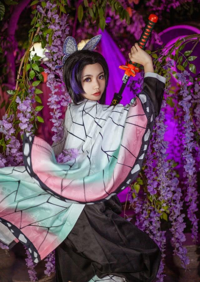 少女cos蝴蝶忍,还原度超高,网友:这是忍姐姐到三次元来了!