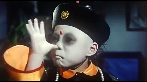 呆萌小僵尸偷玩英叔铜钱剑,结果给摔坏了,这小表情太可爱了