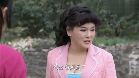 何倩故意让杜鹃跟二傻相亲,一旁的秀波看不下去了,这举动真解气