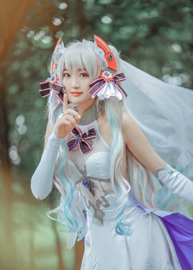 碧蓝航线:欧根亲王的婚纱cos,一身白裙,仙女也不过如此吧_高清图集