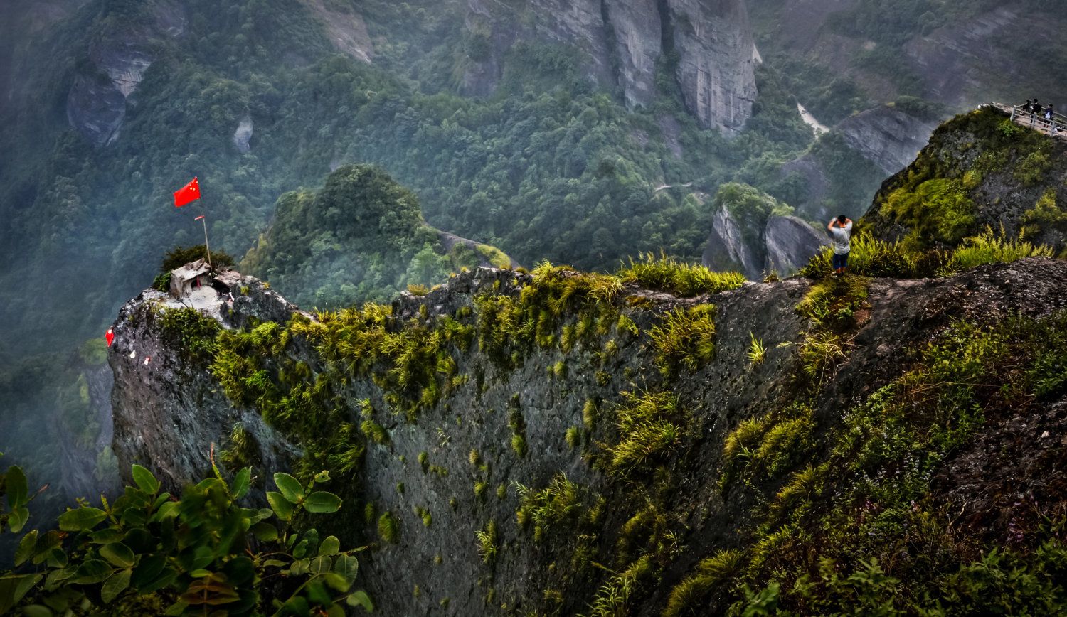 厘米宽山崖之上,专为游客烧"龙头香"|龙头香|游客|崀山风景区_新浪网