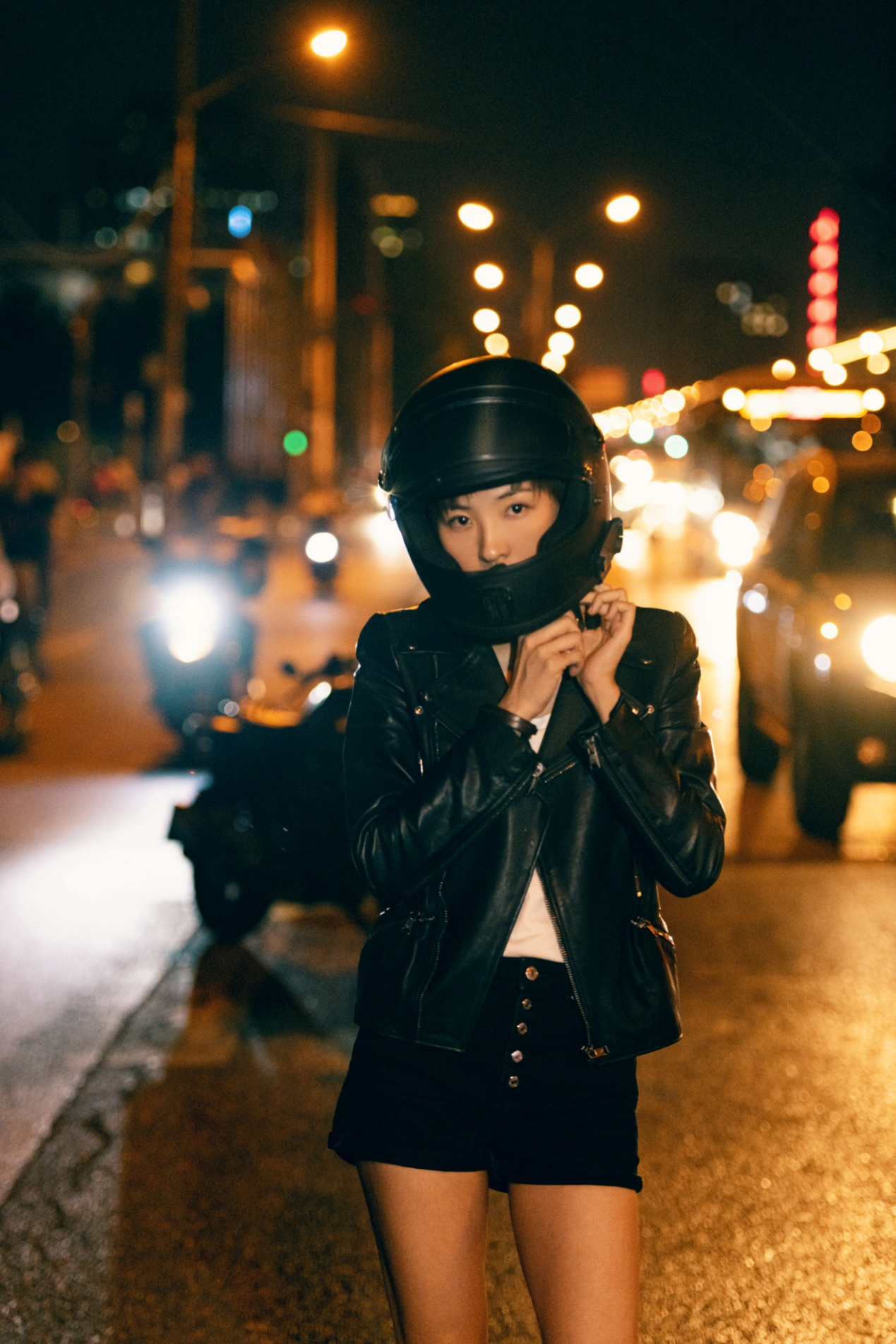 又帅又飒!郑罗茜机车写真气场全开