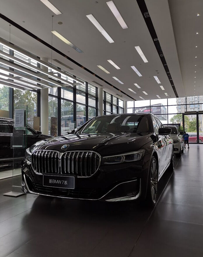 新宝马740到店体验肾大就是霸气附新老7系对比图