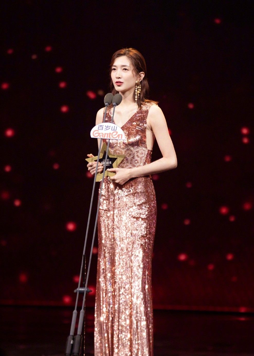 盘点江疏影的红毯造型颜好演技佳的女神为何红不起来