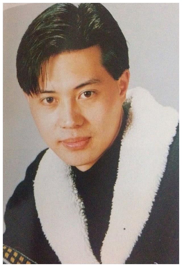 28岁走红,小3岁老婆曾红极一时,现他还很帅,而老婆却长胖了|佟瑞欣