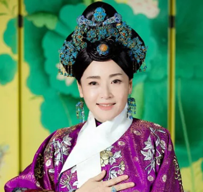 她艺术家庭出生,头婚二婚都没得到真爱,今60岁依然孤身一人