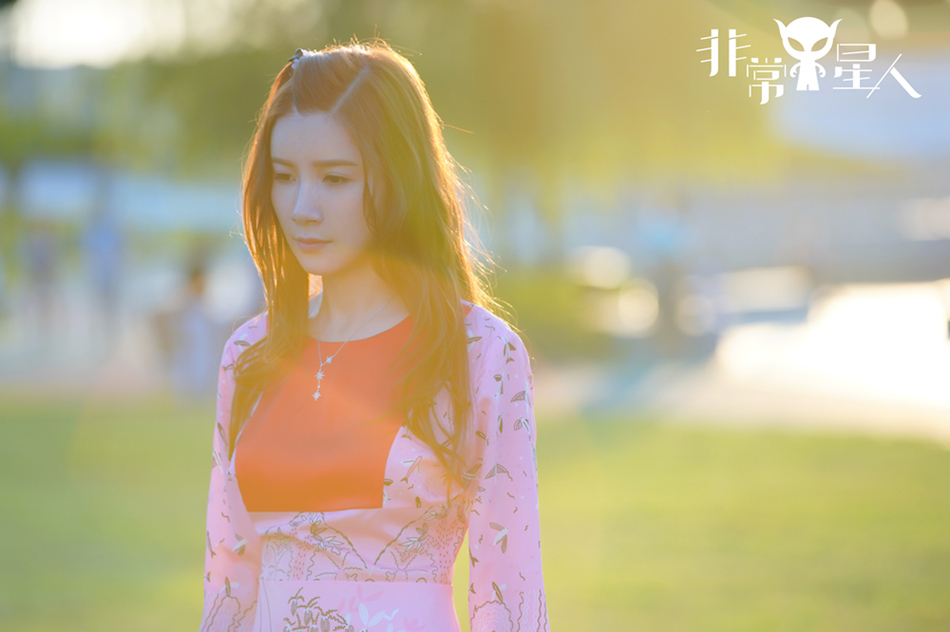 徐立非常y星人剧照曝光百变造型可盐可甜化身时尚icon