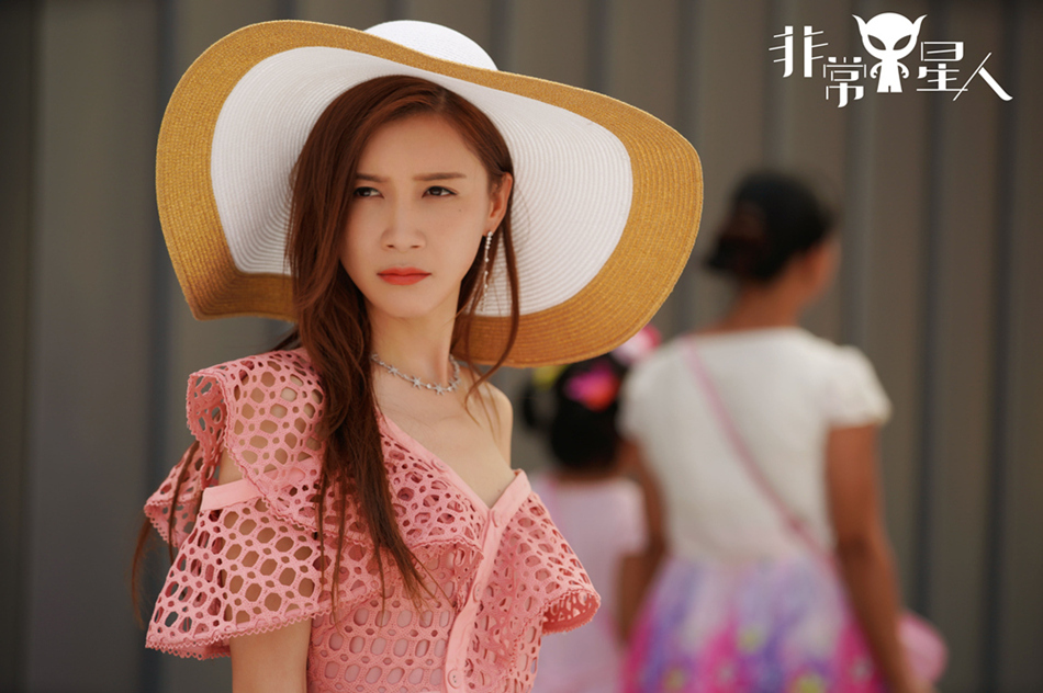 徐立非常y星人剧照曝光百变造型可盐可甜化身时尚icon