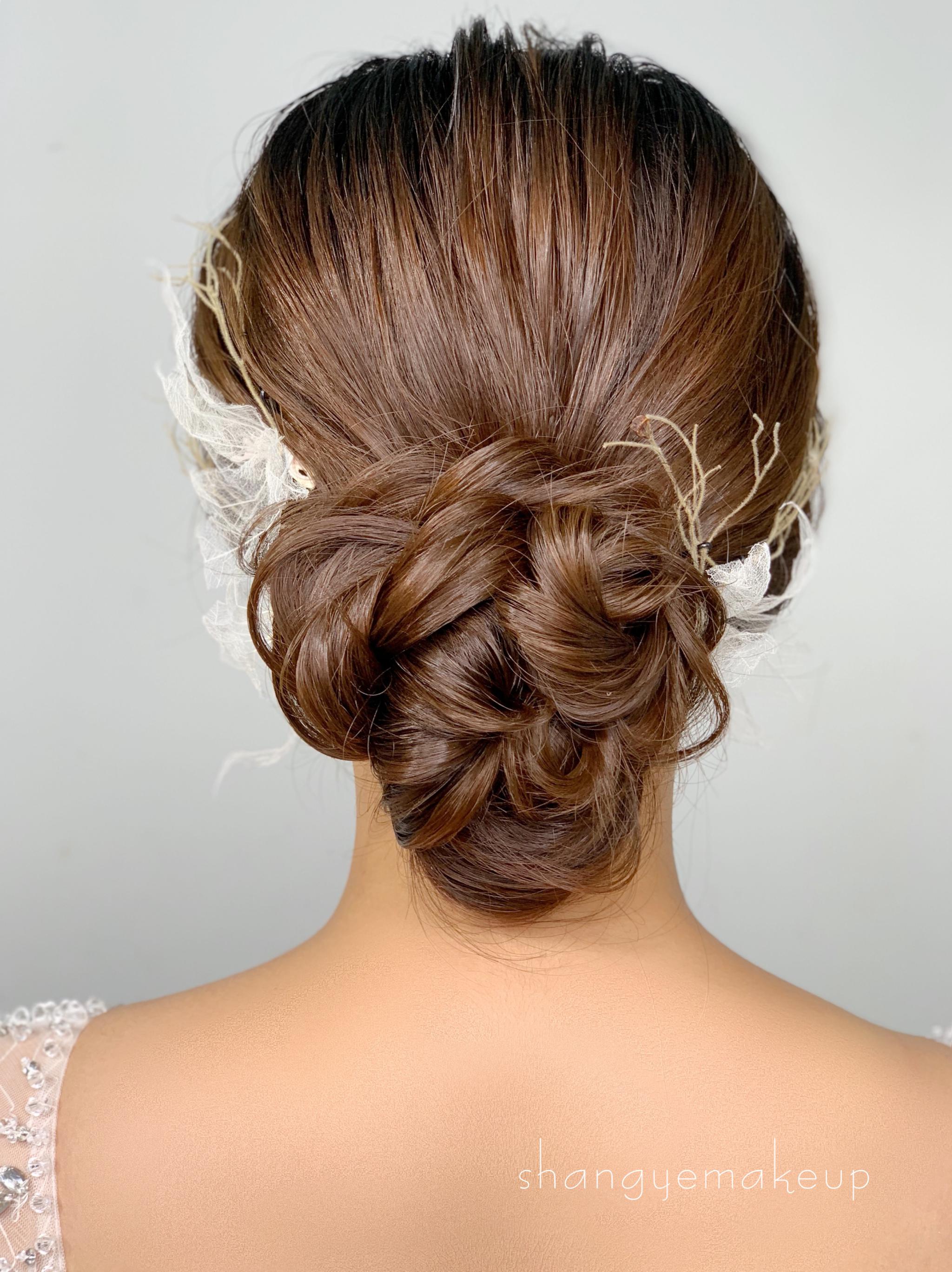 时尚简约新娘发型参考,凹气质的盘发造型