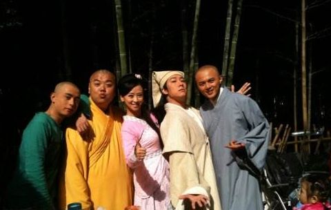 活佛济公幕后花絮陈浩民获美女捏肩最后一张笑喷了