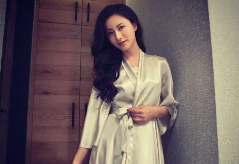 《锦衣之下》最美女配角,看上去“心狠手辣”,实际上有情有义!|锦衣之下|严世蕃|万潼_新浪新闻