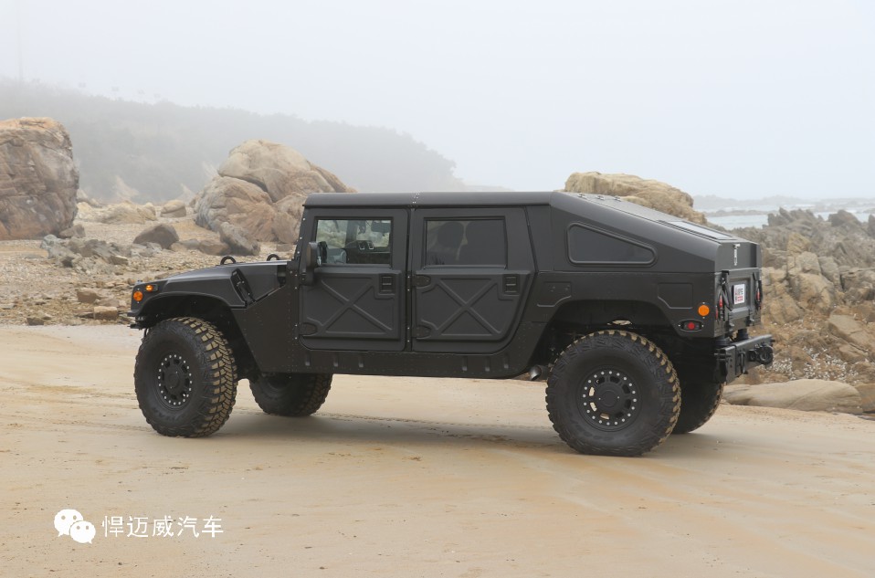 军用悍马越野之王humvee惊喜试驾照流出