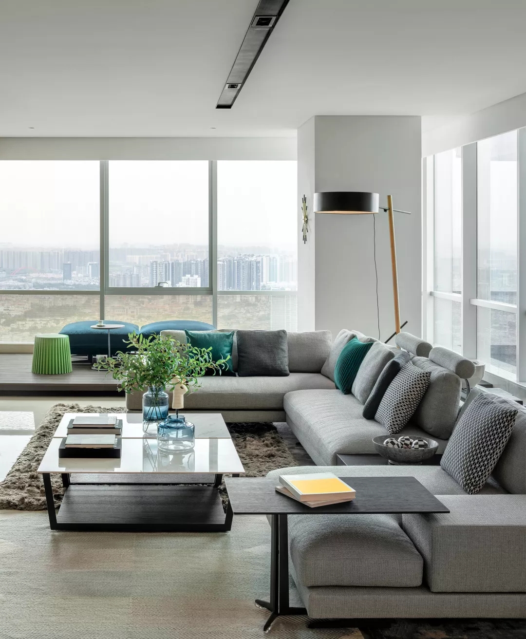 装修公司案例｜极简风设计师操刀的高端豪宅，奢华外表展优雅内涵