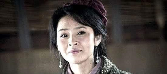 史书没有记载,电视剧《楚汉传奇》中,曹氏是个开酒馆的寡妇,长得漂亮