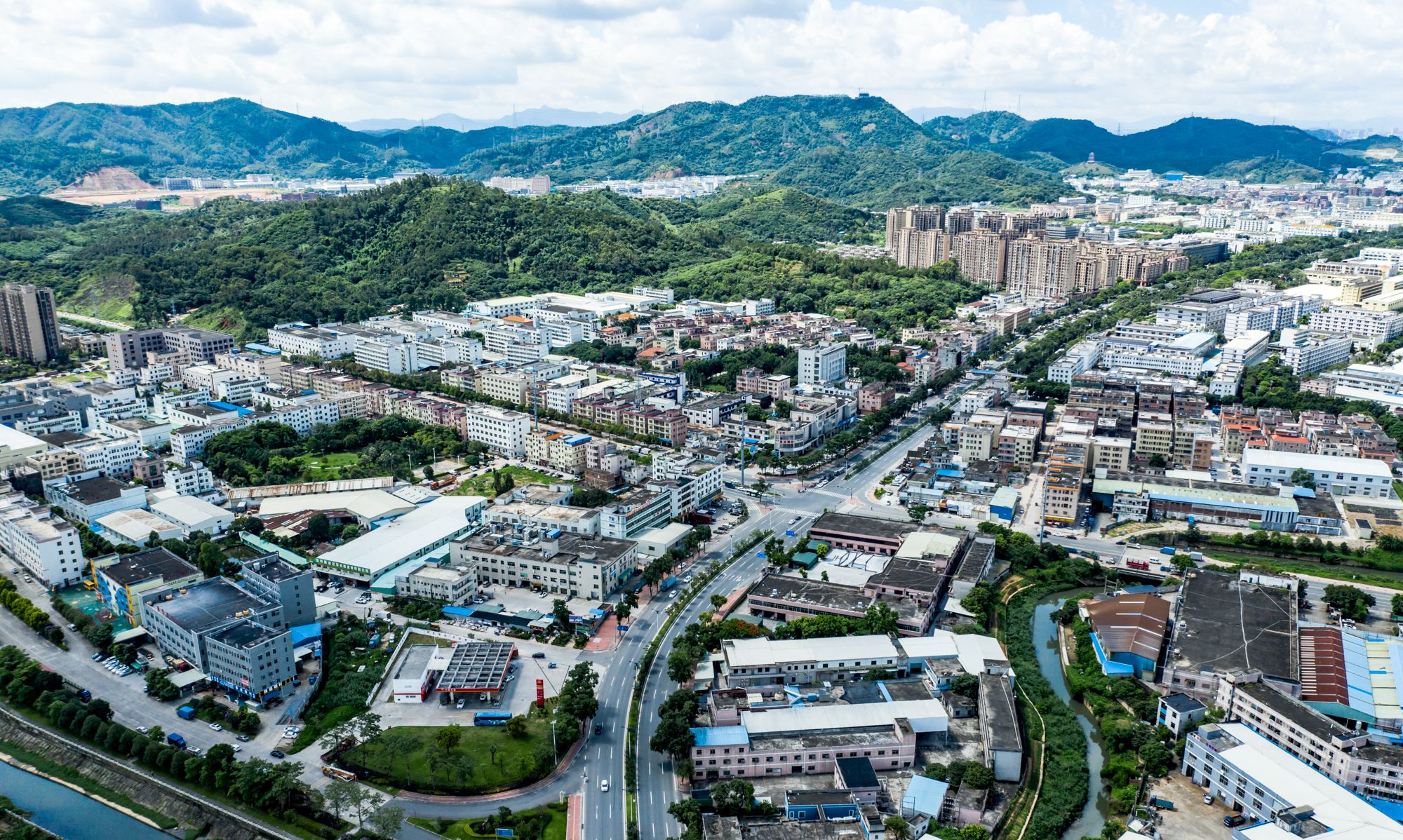 高清航拍:广东东莞清溪镇全景图片,想不到这里的人竟然讲客家话