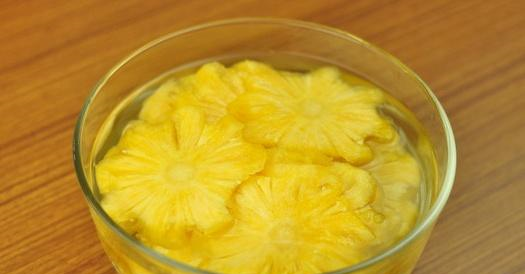 泡菠萝时需要放多少盐很多人都不知道难怪菠萝又酸又涩