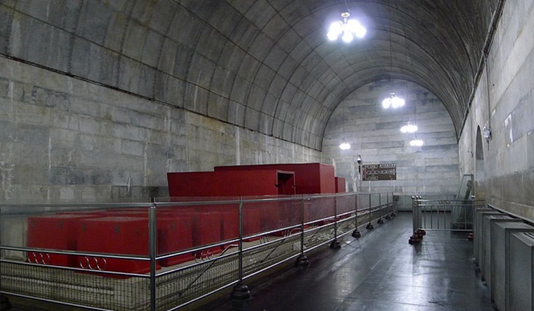 故宫景仁宫正在举办明代御窑瓷器展定陵出土万历青花梅瓶现身