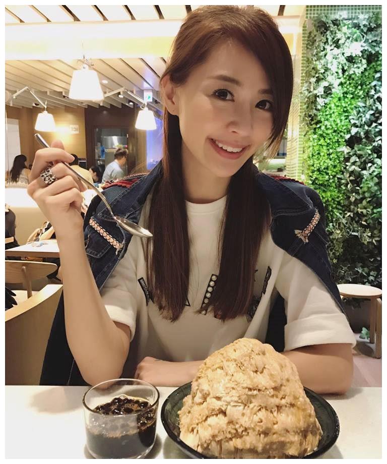 超甜美女神赖薇如doris超短窄裙上节目