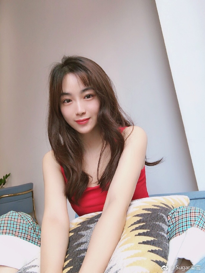 魅力网红美女迷人自拍写真美照欣赏_高清图集_新浪网