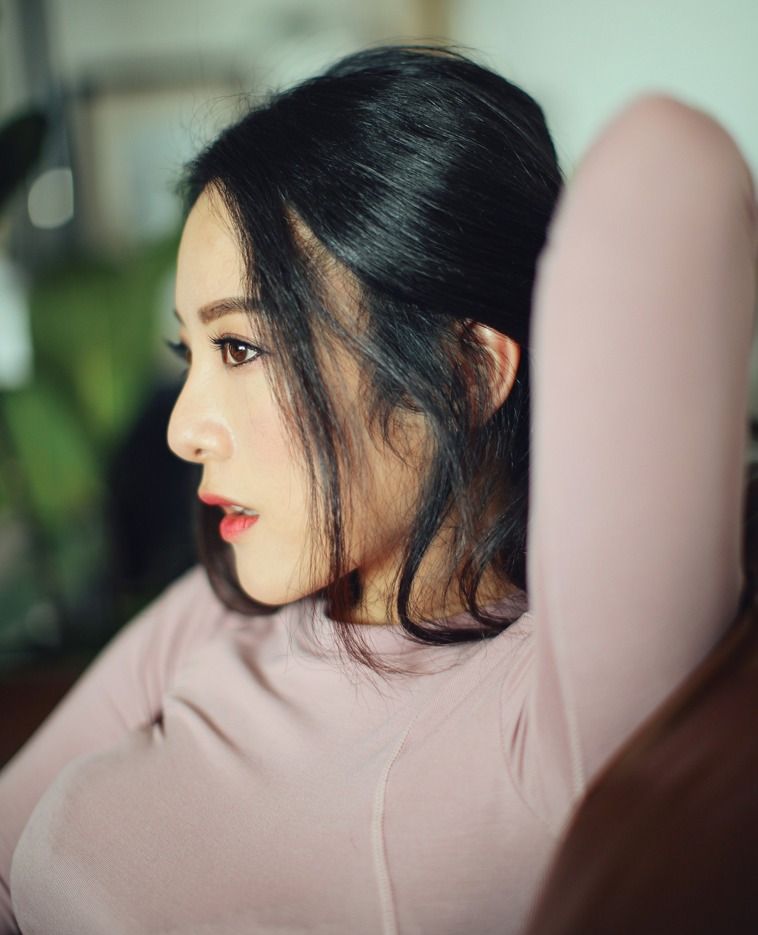 上戏校花卓琳拍性感写真,大秀傲人身材,自信不会输给柳岩