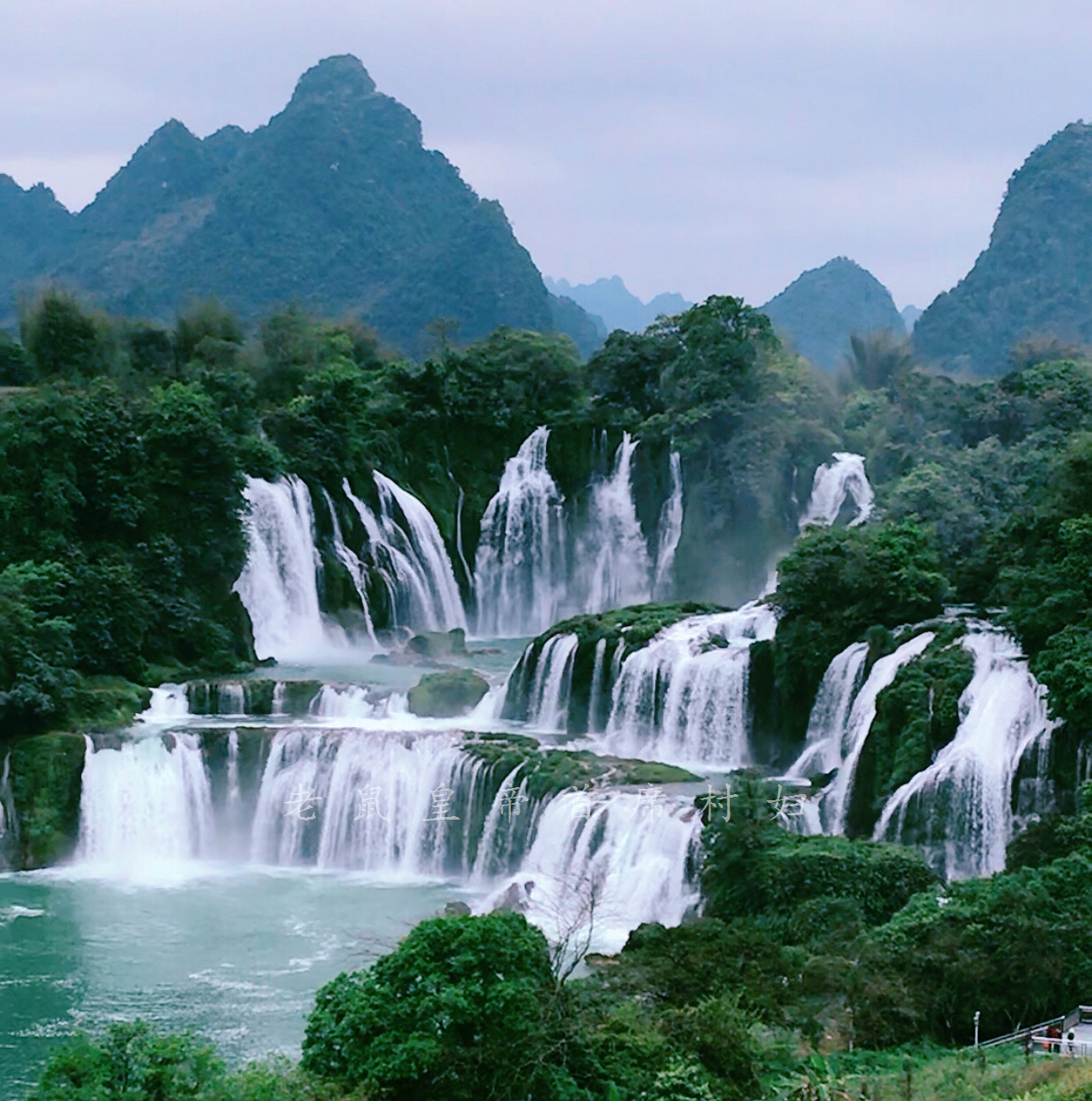亚洲最大跨国瀑布水量为黄果树3倍,中方游客超多越南仅有绿帽贩