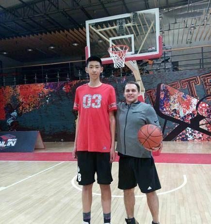 16岁身高2米2成广东超新星,杜锋:他比任何人都听话