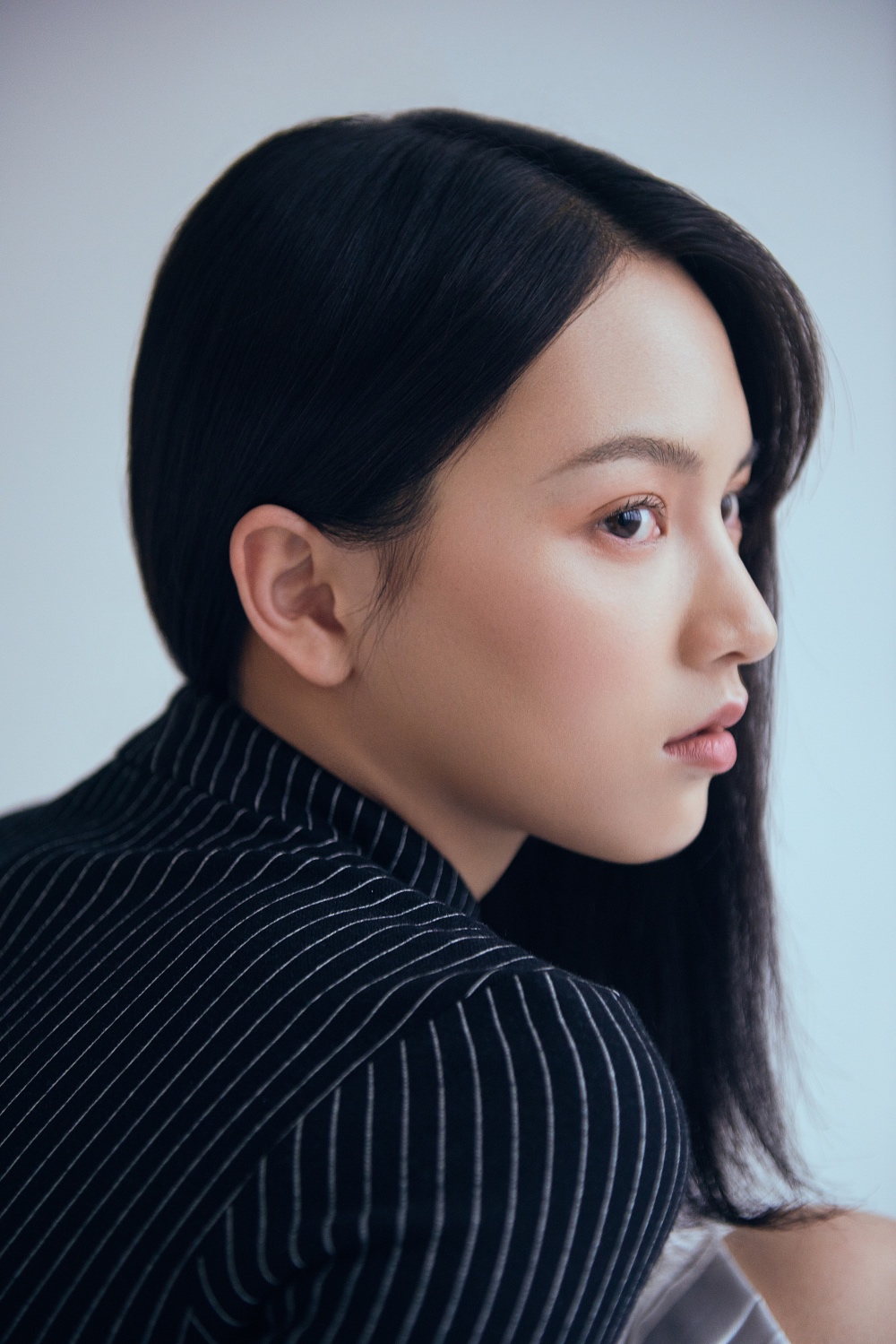 黄灿灿曝冬日清爽写真火山大哥率性而为