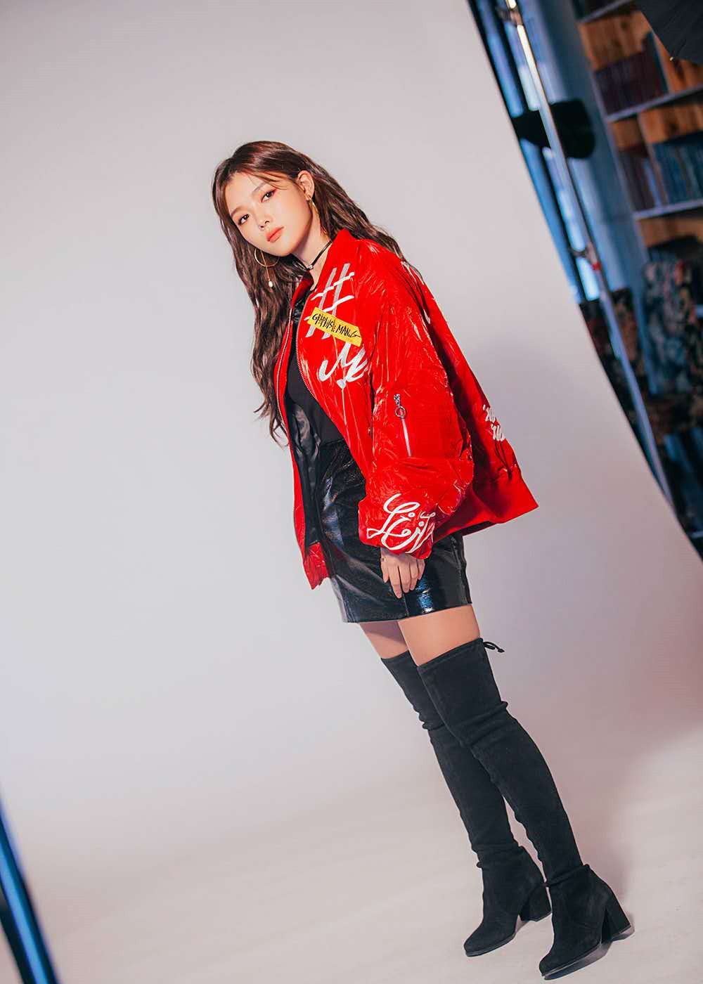 金裕贞,今日份的红色系酷女孩!