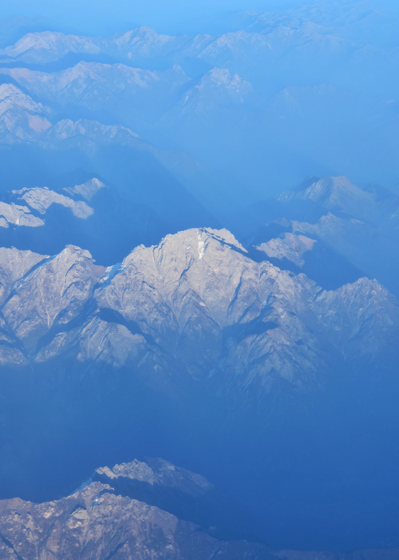 万米高空俯瞰天山山脉