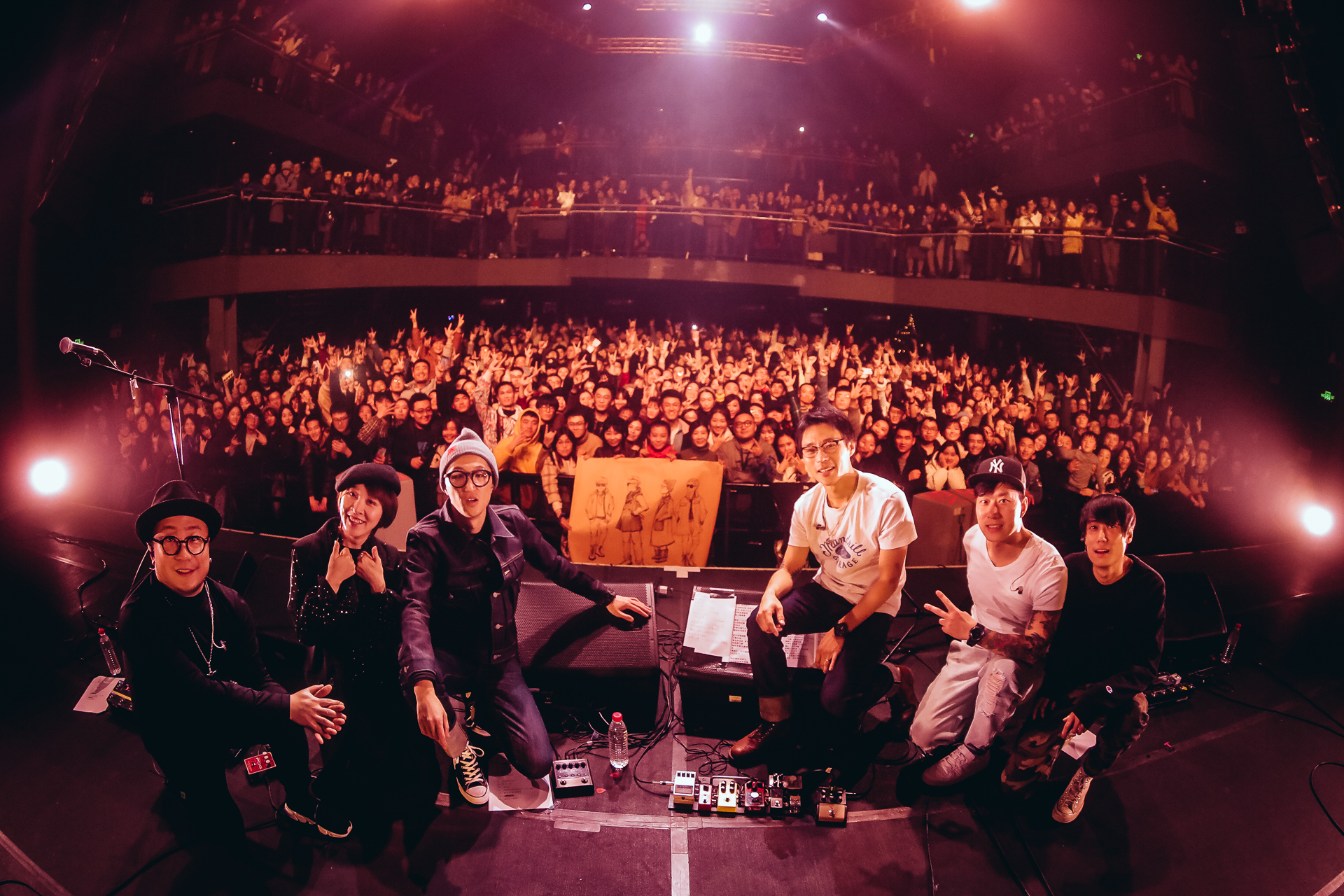 逃跑计划圣诞趴上海开唱 上千歌迷赴约只为共同的约定