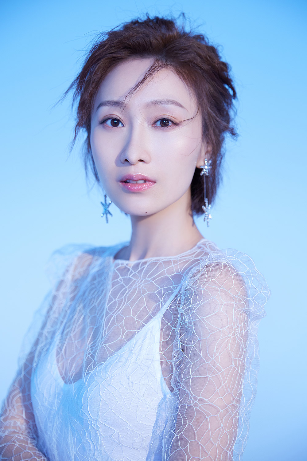 国民姐姐肖涵曝圣诞大片清新纯净眼戏十足