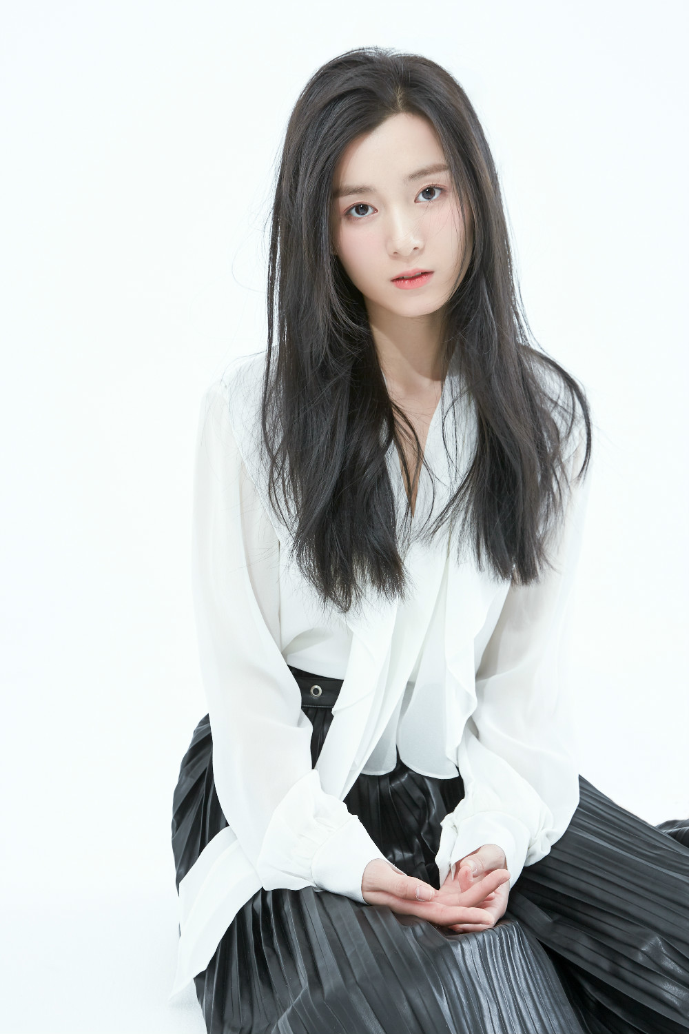 郑舒环新写真曝光 气质纯美仙气十足