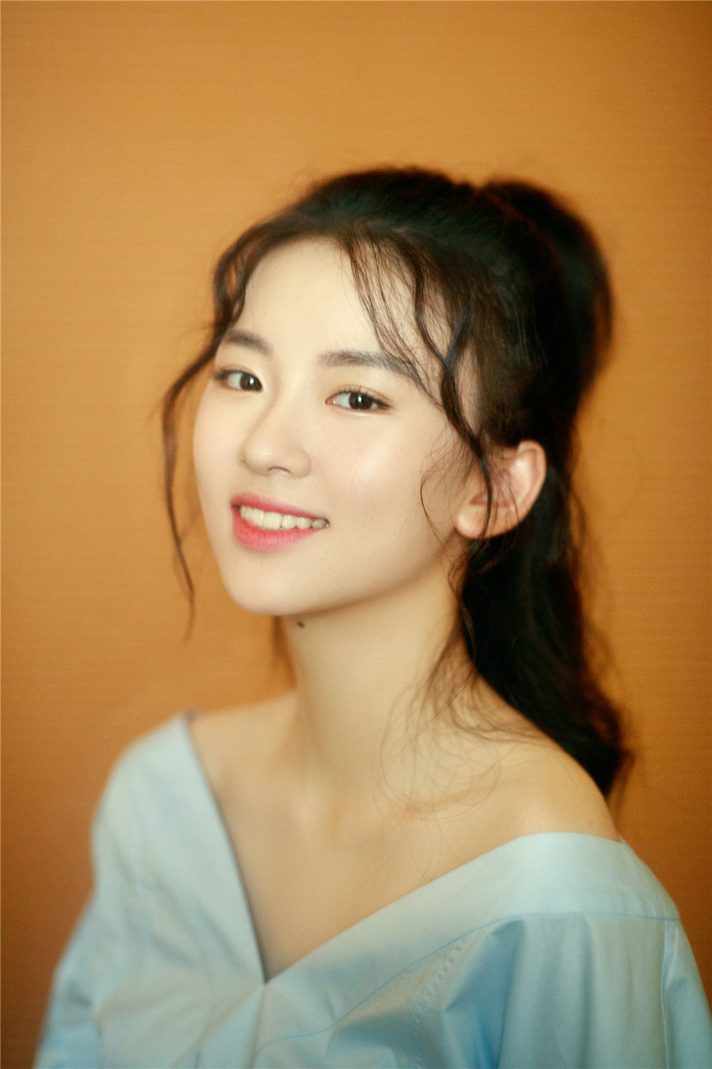 林辰涵亮相征途嘉年华 金刚小妹青春来袭