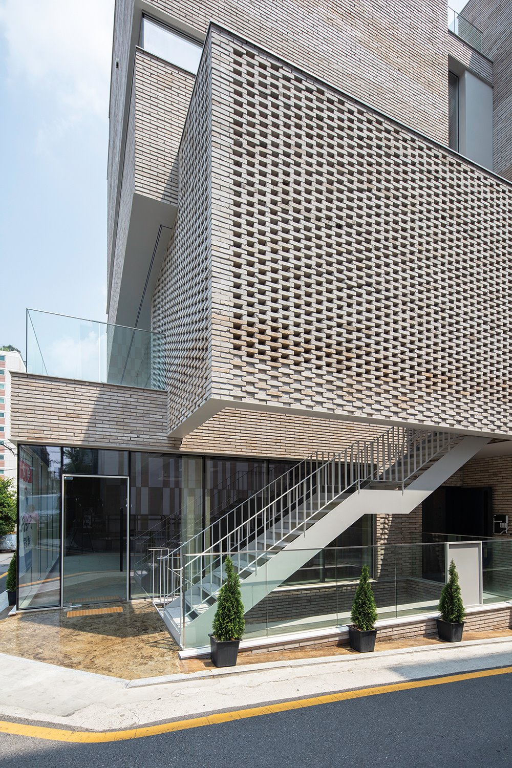 装修公司案例|消除大地上的郁闷,带来了极具活力的建筑空间