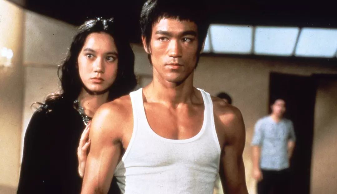 67岁苗可秀近照四十多年真情如一每当替起李小龙她便感叹惋惜